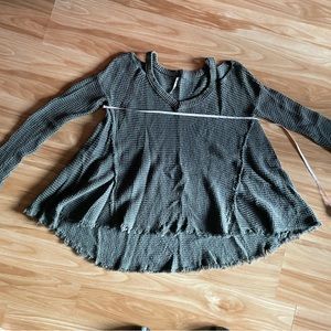 Women’s Gray Waffle-Knit V-Neck Sweater